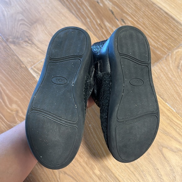 Ugg kids winter booties 12 size. - Picture 3 of 6